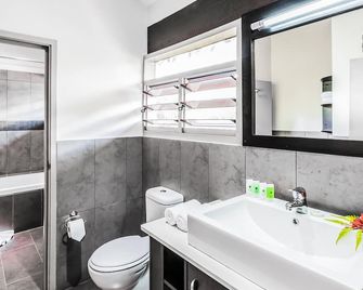 Tokatoka Resort Hotel - Nadi - Bathroom