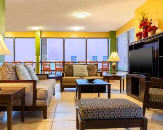Quality Inn at Arlington Highlands - Arlington - Living room