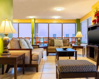 Quality Inn at Arlington Highlands - Arlington - Wohnzimmer