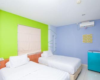 OYO 340 Cleo Guest House - Bandung - Schlafzimmer