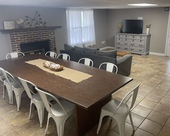 7th Heaven Guesthouse - Hermann - Dining room