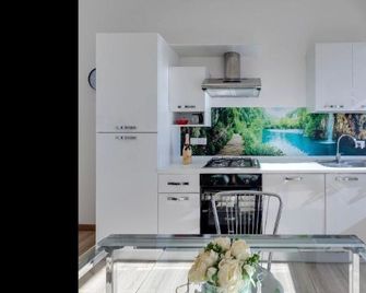Appartamento via volta - San Remo - Kitchen
