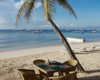 ألونا فيدا بيتش ريزورت - بانجلاو - شاطئ