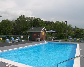 Baymont by Wyndham Mount Vernon Renfro Valley - Mt Vernon - Piscina