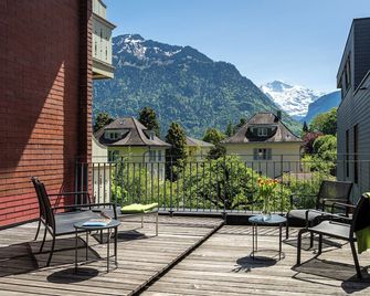 Backpackers Villa Sonnenhof - Hostel Interlaken - Interlaken - Balcon