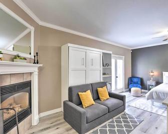 Peaceful Midway Studio with Mountain and Golf Views! - Midway - Living room