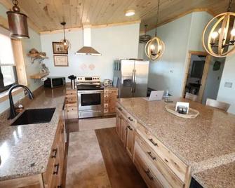 Peace, Privacy, Serenity and Panoramic Views from all windows, One of a Kind - Torrey - Keuken