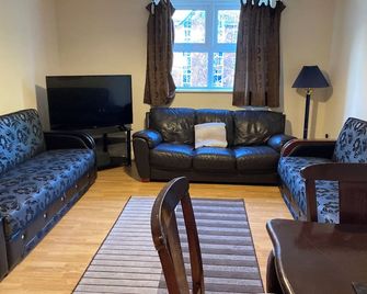 Cosy Apartment - Manchester - Living room