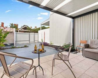 Character 1880s Renovated Cottage - Quiet location - Adelaide - Patio