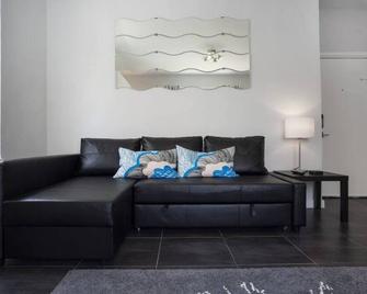 Miami Beach Getaway 100 yards from Beach - Miami - Living room