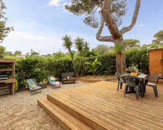 La Doucette, Mobil-Home Climatise Au Coe - Hyères - Patio