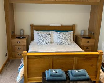 Deri-Down Guest House - Abergavenny - Slaapkamer