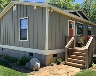 Adorable Cozy House Near Tryon Equestrian Center - Tryon - Building