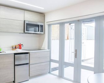 Ocean Park Studio Pool at Riviera Villa - San Juan - Kitchen