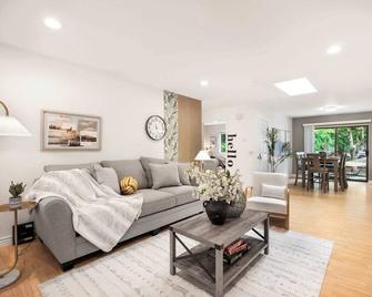 Single-Story Retreat Near Martha Lake and Shopping - Lynnwood - Sufragerie