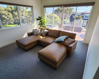 Luxury Coastal Townhouse Mornington - مورننجتون - غرفة معيشة