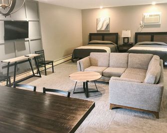 Inn at the Alpine - Onekama - Bedroom