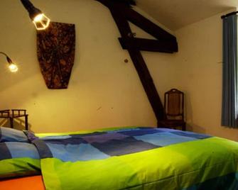 ocher room, Tuscany of Auvergne - Vertolaye - Habitación