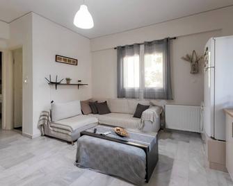 George Central Apartment - Піргос - Вітальня