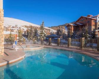 Walk to the slopes! Base Area Location w/ Free Shuttle! Shared Hot Tub & Pool! G - Crested Butte - Pool