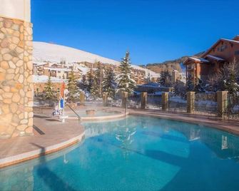 Walk to the slopes! Base Area Location w/ Free Shuttle! Shared Hot Tub & Pool! G - Crested Butte - Pool