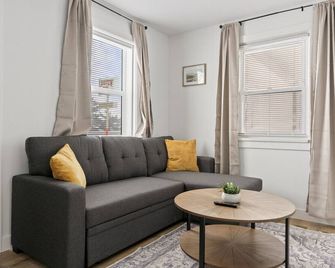 Quaint Lakeview Getaway Trails & Town at Your Doorstep - Walker - Obývací pokoj