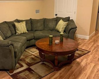 Heyyyy Sugar! Southern Charm Meets Modern Luxury! 3 bedroom 2 1/2 bath - New Iberia - Wohnzimmer