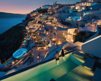 Echoes Luxury Suites - Thera