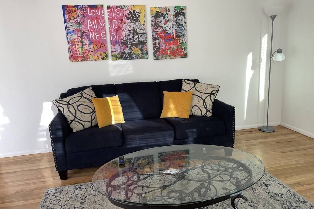 Perfectly located 2br/1ba in Nob Hill! - אלבקורקי - סלון