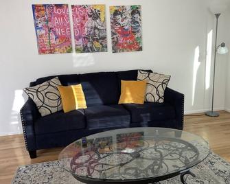 Perfectly located 2br/1ba in Nob Hill! - ألبوكيركي - غرفة معيشة