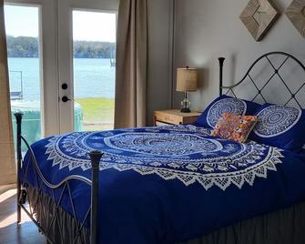 Private Cottage right on Possum Kingdom Lake on west side with dock - Graham - Ložnice