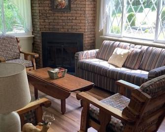 Willow Lodge~rest, Relax & Renew~near Historic Gettysburg - Gettysburg - Living room
