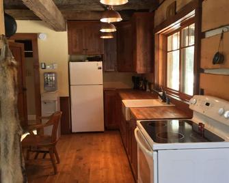 Charming Riverfront Log Cabin ~ River Paradise! - Dunbar - Cozinha