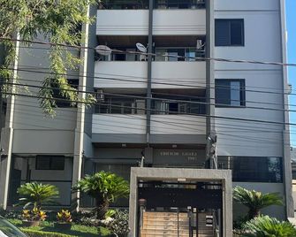 Chic 3-bedroom apartment with WiFi, AC in vibrant Centro Londrina - Londrina - Building