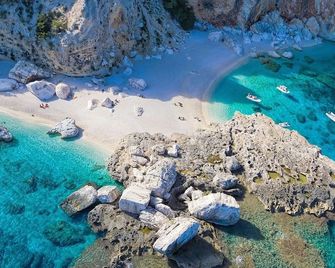 Hotel Ristorante La Conchiglia - Cala Gonone - Gebäude