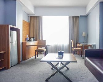 Hotel Dafam Pekanbaru - Pekanbaru - Sala de estar