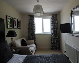 The Hawk & Buckle Inn - Denbigh - Living room