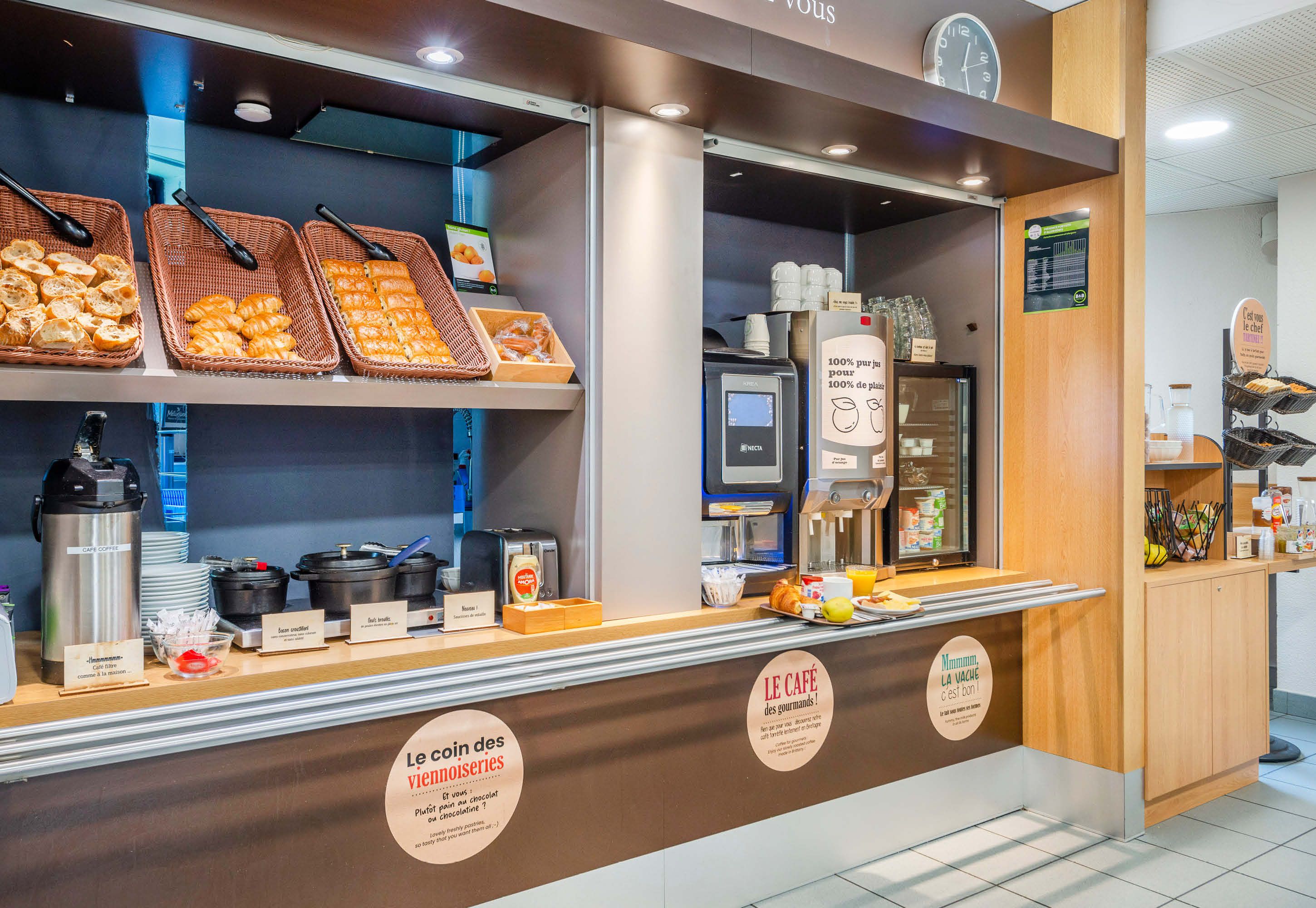 B&B HOTEL Cholet Sud - Cholet - Buffet
