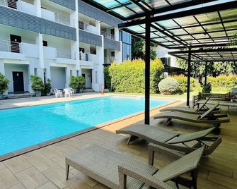 Bualinn Resort - Nong Khai - Pool
