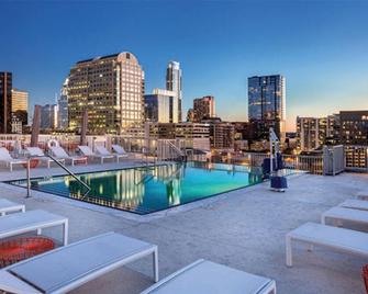 Walk to 6th St! ~ Rooftop Pool ~ Wyndham Austin Resort in the heart of Austin - Austin - Pool