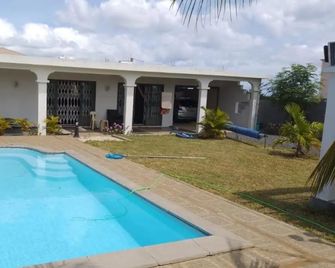 EJC - Flic en Flac - Pool