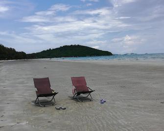 Beachfront Charming Condo with balcony - Rayong - Beach