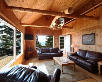 Superior Solitude Private and Charming Cabin on Lake Superior - Lutsen - Living room