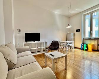 Big Comfort Isola - Garibaldi M2 M5 - Milano - Soggiorno