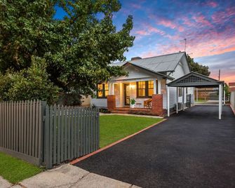 Cosy Bendigo Retreat - Unique Stay - Close to town - Bendigo - Building