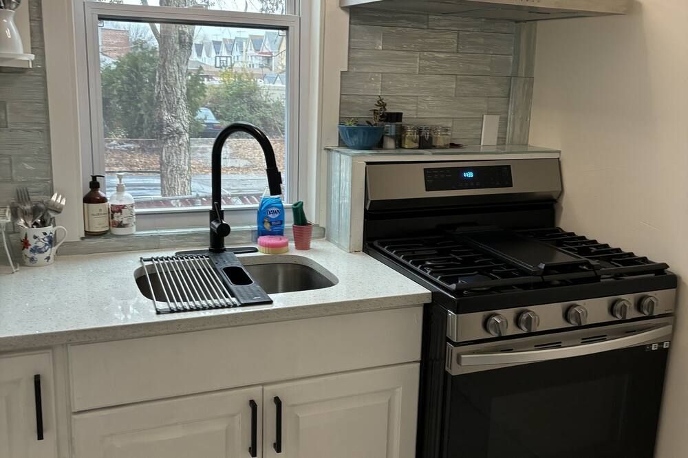 Private Cozy Apartment - Walking Distance from LaGuardia Airport - קווינס - מטבח