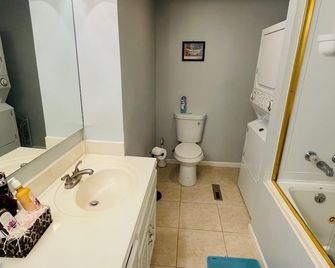 Studio with a private entrance and garage - 캔자스 시티