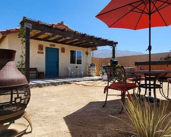 Espacio Para Disfrutar el Cielo Nocturno Dentro de una Bañera con Hidromasajes - Borrego Springs - Patio