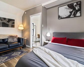Oceanfront Retreat Behind Ice Cream Shop - Shediac - Bedroom