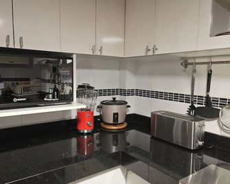 Surfers Paradise - Casa Caro Mbi - Punta Negra - Cocina